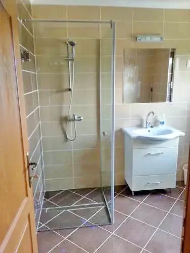 Sovata Cazare | Motel (K0680-7) Imaginea poate fi supusă drepturilor de autor. Se recomandă contactarea titularului drepturilor.