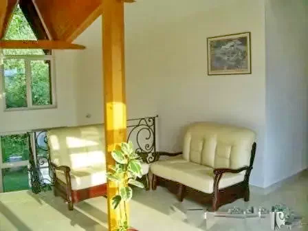 Sovata Cazare | Motel (K0700-11) Imaginea poate fi supusă drepturilor de autor. Se recomandă contactarea titularului drepturilor.