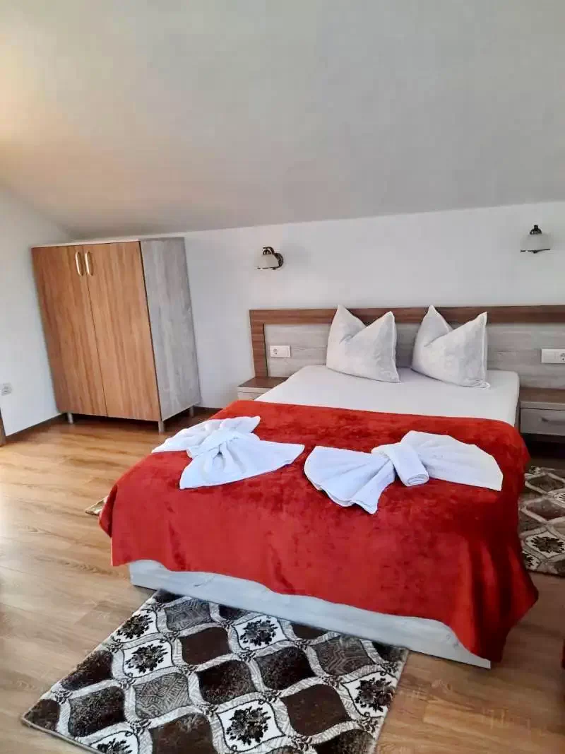 Sovata Cazare | Cabană (K0819-15) Imaginea poate fi supusă drepturilor de autor. Se recomandă contactarea titularului drepturilor. Sovata Cazare | Cabană (K0819-15) Imaginea poate fi supusă drepturilor de autor. Se recomandă contactarea titularului drepturilor.