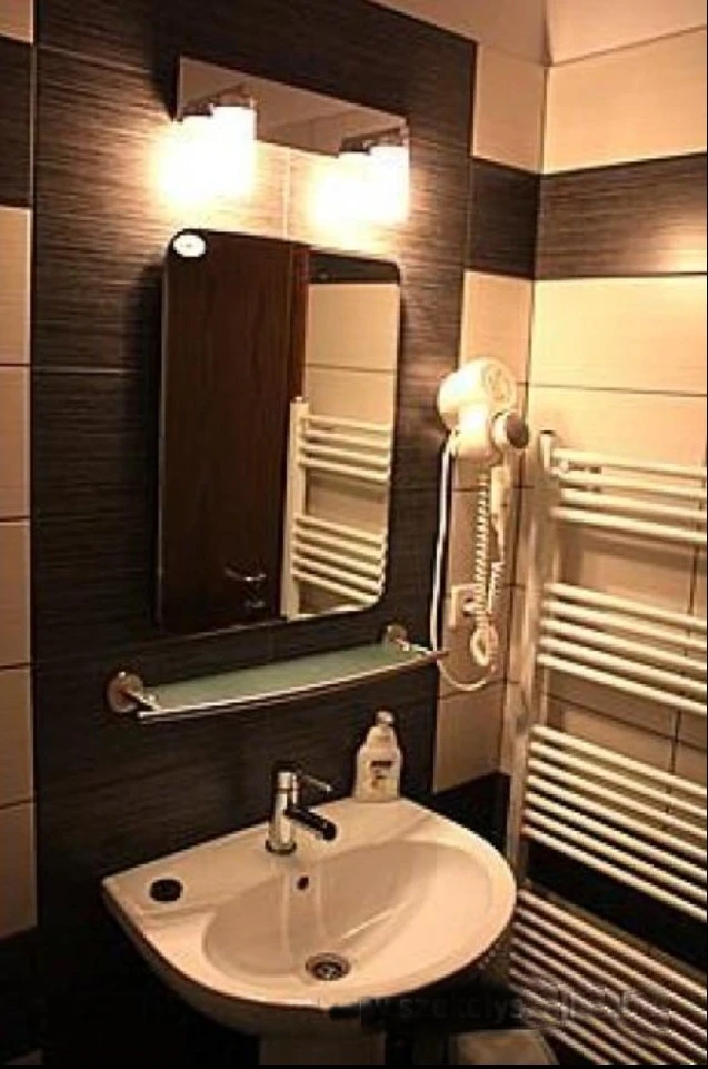 Sovata Cazare | Motel (K1068-17) Imaginea poate fi supusă drepturilor de autor. Se recomandă contactarea titularului drepturilor.