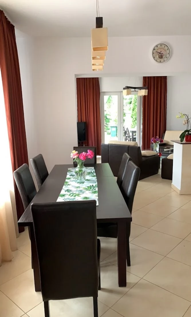 Szováta Szállás | Motel (K1070-4) A kép szerzői jogvédelem alatt állhat. Javasolt a kapcsolatfelvétel a jog tulajdonossal.