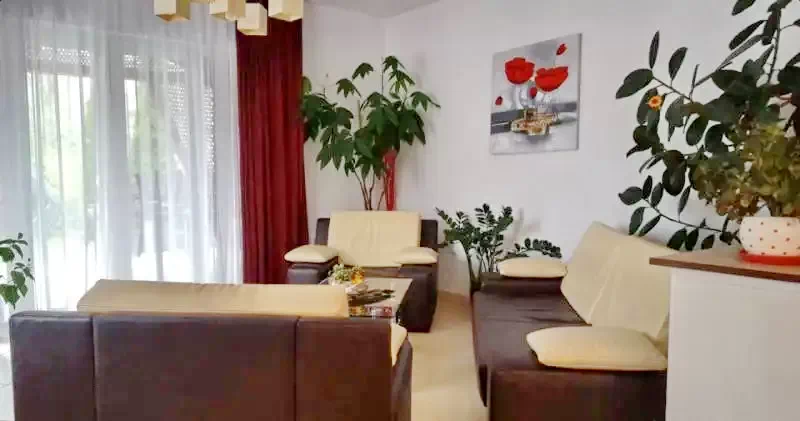 Szováta Szállás | Motel (K1070-10) A kép szerzői jogvédelem alatt állhat. Javasolt a kapcsolatfelvétel a jog tulajdonossal.