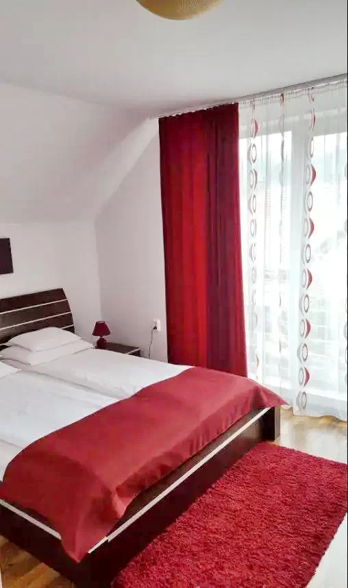 Sovata Cazare | Motel (K1070-17) Imaginea poate fi supusă drepturilor de autor. Se recomandă contactarea titularului drepturilor.