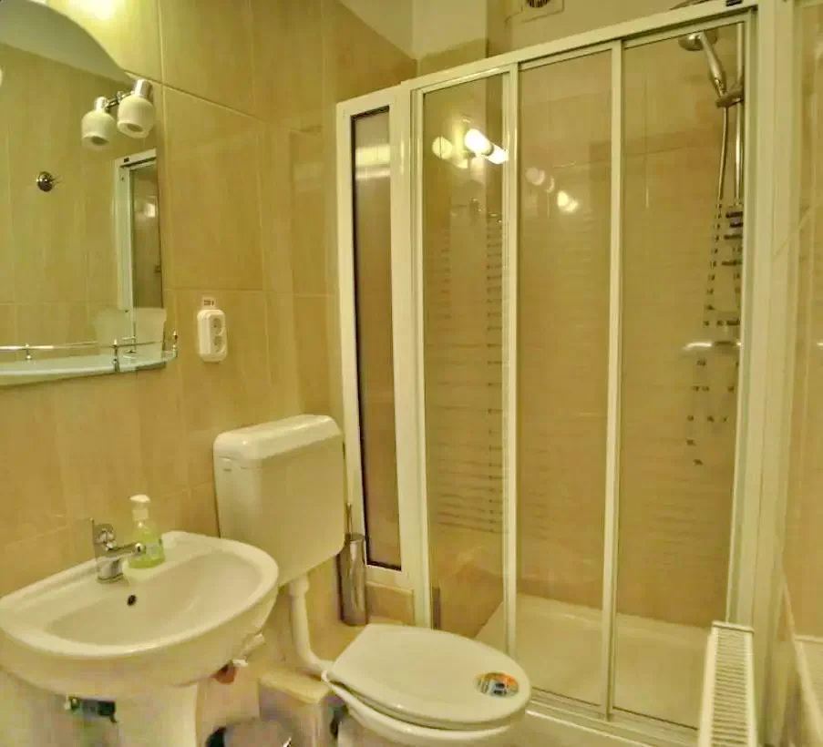 Sovata Cazare | Motel (K1070-29) Imaginea poate fi supusă drepturilor de autor. Se recomandă contactarea titularului drepturilor.