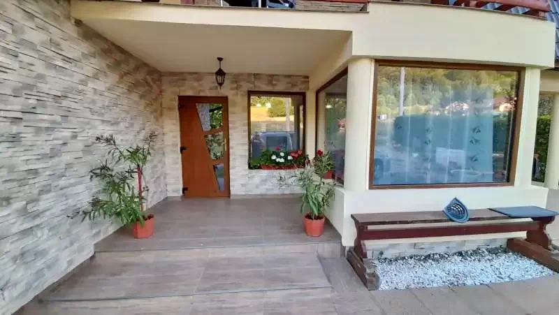 Szováta Szállás | Motel (K1254-5) A kép szerzői jogvédelem alatt állhat. Javasolt a kapcsolatfelvétel a jog tulajdonossal.