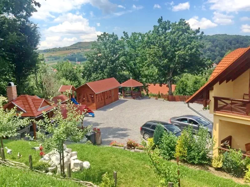 Sovata Cazare | Sat de vacanță (K1420-9) Imaginea poate fi supusă drepturilor de autor. Se recomandă contactarea titularului drepturilor.