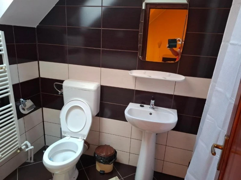 Sovata Cazare | Cabană (K1420-27) Imaginea poate fi supusă drepturilor de autor. Se recomandă contactarea titularului drepturilor.