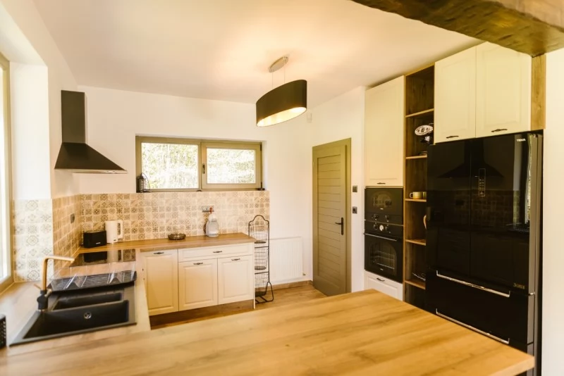 Szováta Szállás | Üdülőfalu (K1480-6) A kép szerzői jogvédelem alatt állhat. Javasolt a kapcsolatfelvétel a jog tulajdonossal.