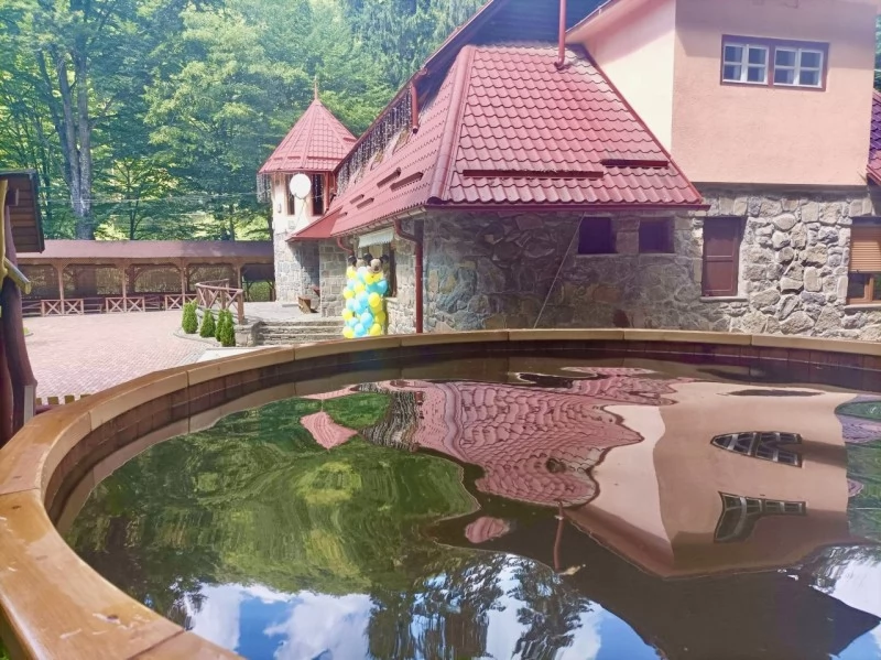 Szováta Szállás | Üdülőfalu (K1477-2) A kép szerzői jogvédelem alatt állhat. Javasolt a kapcsolatfelvétel a jog tulajdonossal.