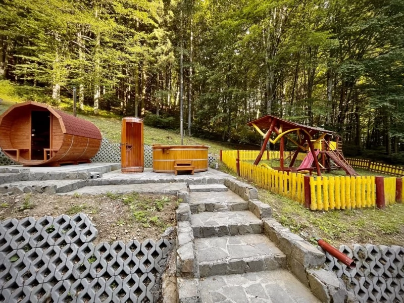 Szováta Szállás | Üdülőfalu (K1477-16) A kép szerzői jogvédelem alatt állhat. Javasolt a kapcsolatfelvétel a jog tulajdonossal.