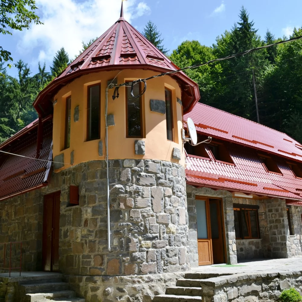 Szováta Szállás | Üdülőfalu (K1477-31) A kép szerzői jogvédelem alatt állhat. Javasolt a kapcsolatfelvétel a jog tulajdonossal.