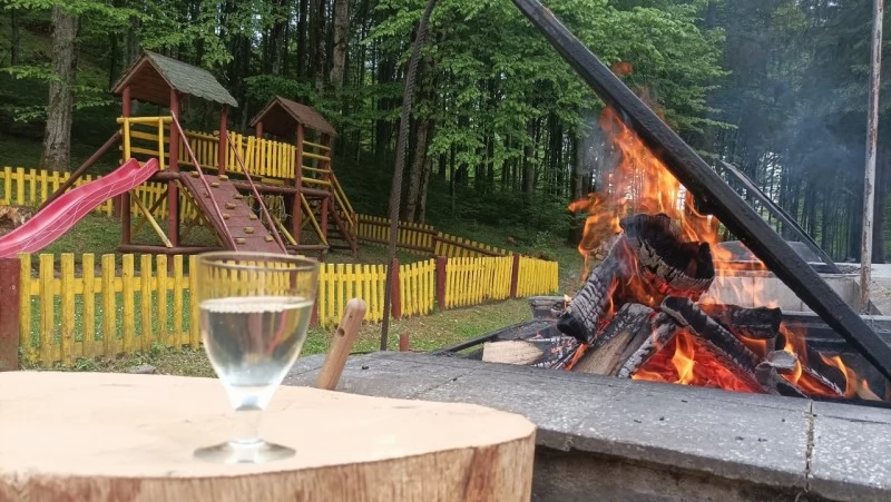 Sovata Cazare | Sat de vacanță (K1477-35) Imaginea poate fi supusă drepturilor de autor. Se recomandă contactarea titularului drepturilor.