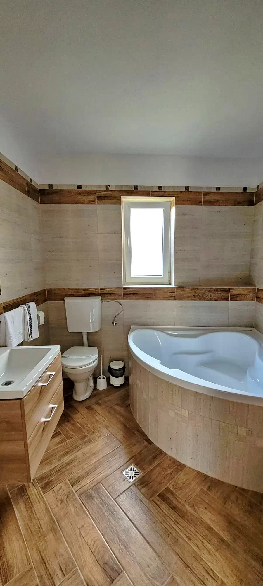 Sovata Cazare | Hotel**** (K1421-6) Imaginea poate fi supusă drepturilor de autor. Se recomandă contactarea titularului drepturilor.