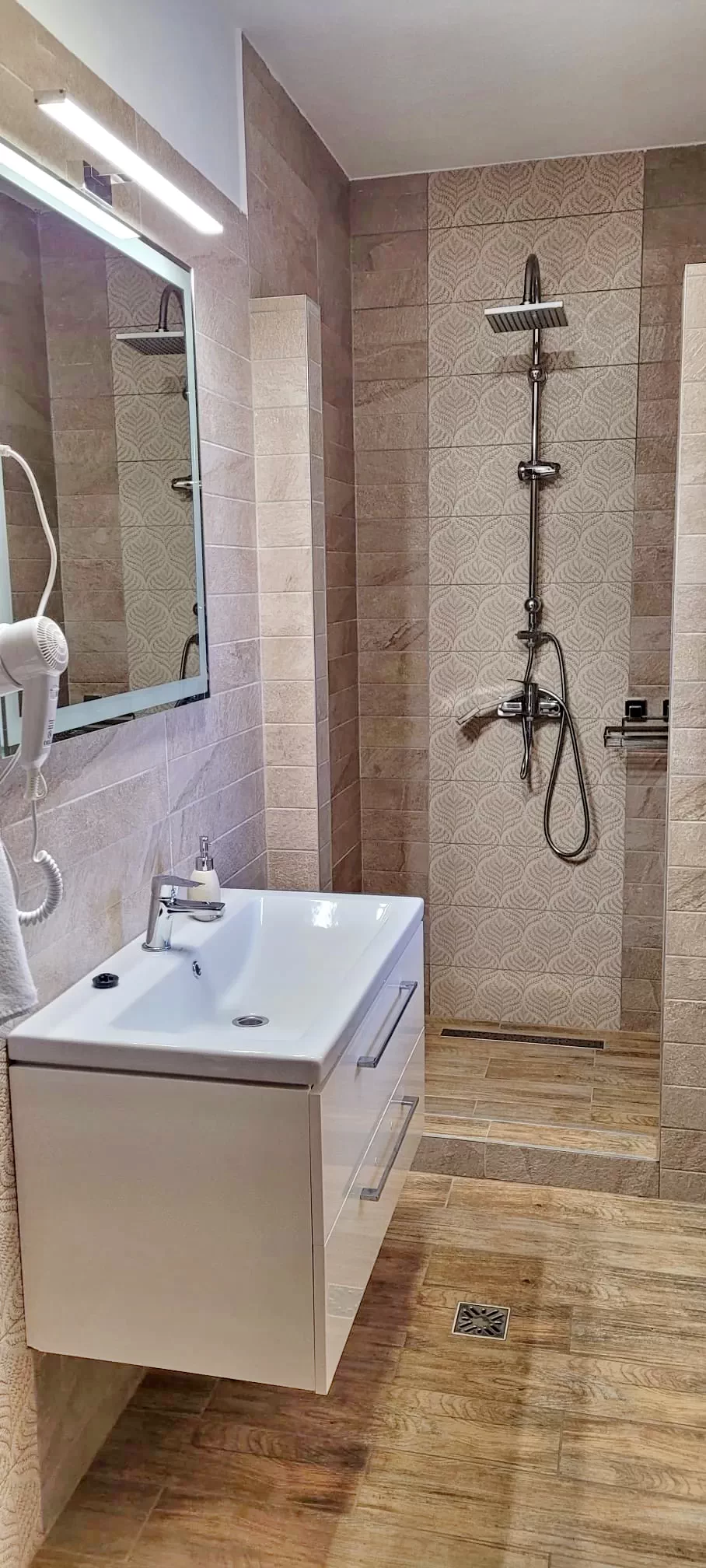 Szováta Szállás | Hotel**** (K1421-9) A kép szerzői jogvédelem alatt állhat. Javasolt a kapcsolatfelvétel a jog tulajdonossal.