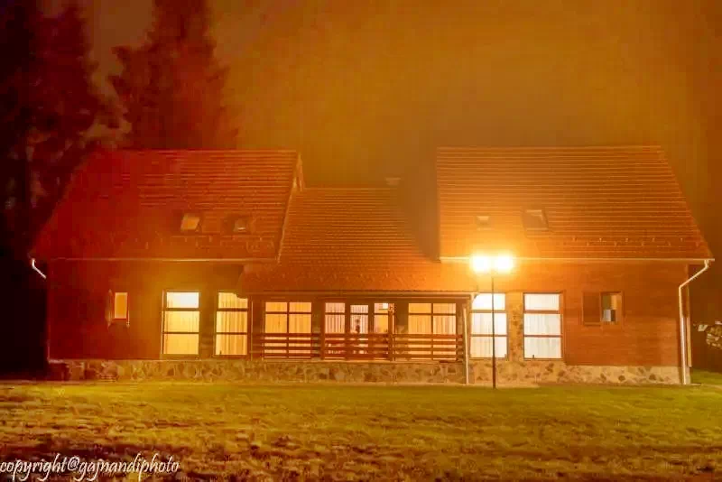 Komandó Szállás | Motel (K1222-3) A kép szerzői jogvédelem alatt állhat. Javasolt a kapcsolatfelvétel a jog tulajdonossal.