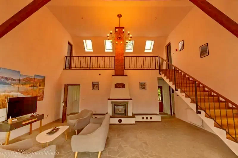 Komandó Szállás | Motel (K1222-4) A kép szerzői jogvédelem alatt állhat. Javasolt a kapcsolatfelvétel a jog tulajdonossal.