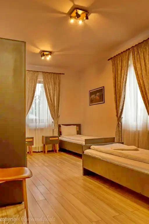 Comandău Cazare | Motel (K1222-13) Imaginea poate fi supusă drepturilor de autor. Se recomandă contactarea titularului drepturilor.