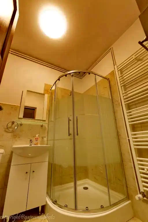 Comandău Cazare | Motel (K1222-14) Imaginea poate fi supusă drepturilor de autor. Se recomandă contactarea titularului drepturilor.