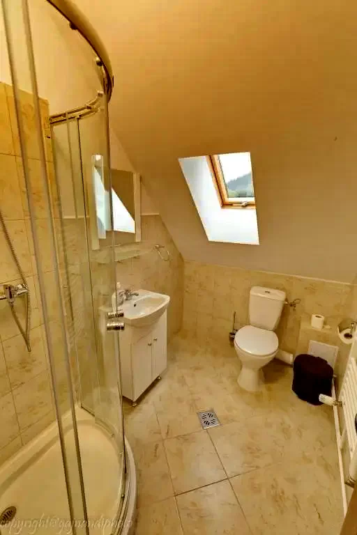 Comandău Cazare | Motel (K1222-18) Imaginea poate fi supusă drepturilor de autor. Se recomandă contactarea titularului drepturilor.