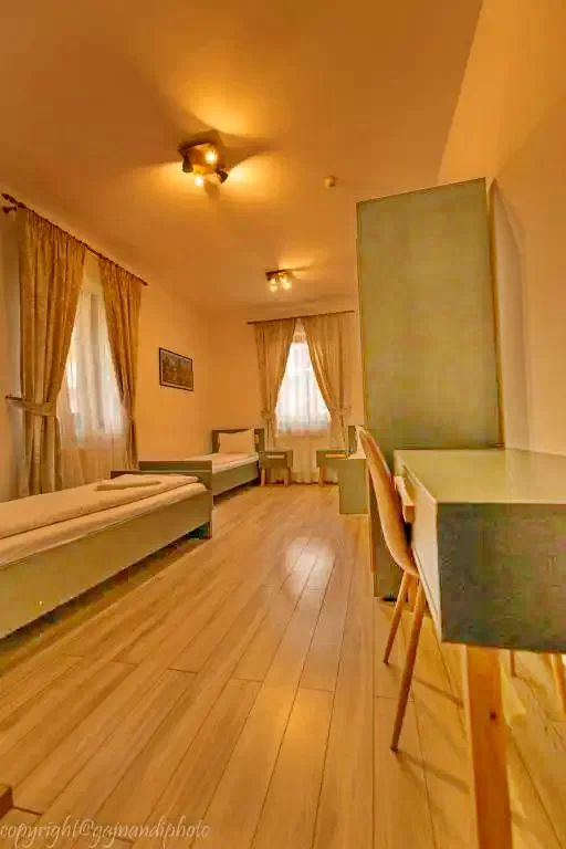 Komandó Szállás | Motel (K1222-19) A kép szerzői jogvédelem alatt állhat. Javasolt a kapcsolatfelvétel a jog tulajdonossal.