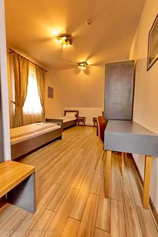 Komandó Szállás | Motel (K1222-29) A kép szerzői jogvédelem alatt állhat. Javasolt a kapcsolatfelvétel a jog tulajdonossal.