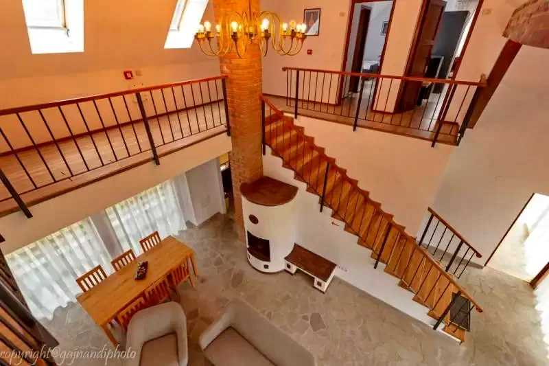 Komandó Szállás | Motel (K1222-30) A kép szerzői jogvédelem alatt állhat. Javasolt a kapcsolatfelvétel a jog tulajdonossal.