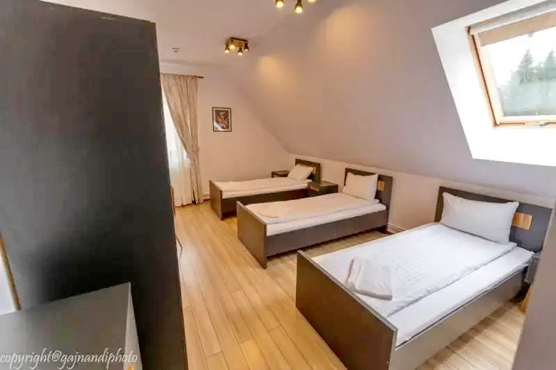 Comandău Cazare | Motel (K1222-31) Imaginea poate fi supusă drepturilor de autor. Se recomandă contactarea titularului drepturilor.