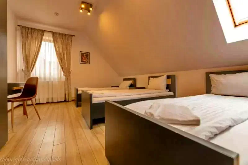 Komandó Szállás | Motel (K1222-32) A kép szerzői jogvédelem alatt állhat. Javasolt a kapcsolatfelvétel a jog tulajdonossal.