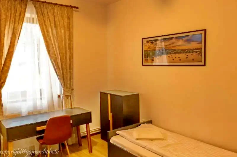 Komandó Szállás | Motel (K1222-34) A kép szerzői jogvédelem alatt állhat. Javasolt a kapcsolatfelvétel a jog tulajdonossal.