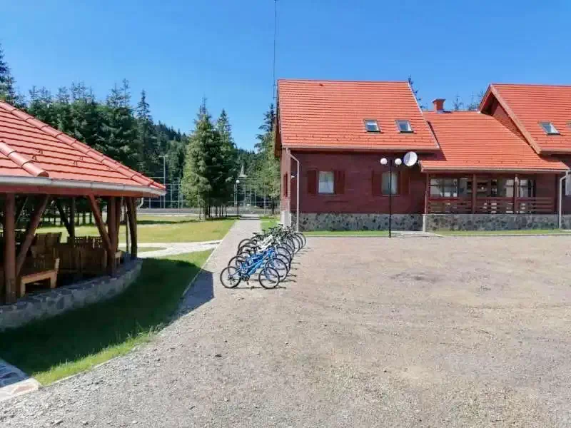 Comandău Cazare | Motel (K1222-37) Imaginea poate fi supusă drepturilor de autor. Se recomandă contactarea titularului drepturilor.