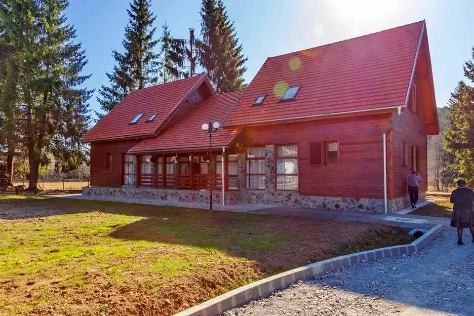 Comandău Cazare | Motel (K1222-46) Imaginea poate fi supusă drepturilor de autor. Se recomandă contactarea titularului drepturilor.