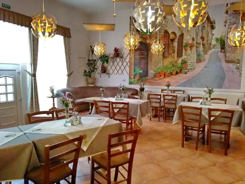 Cârța Cazare | Motel (K0123-1) Imaginea poate fi supusă drepturilor de autor. Se recomandă contactarea titularului drepturilor.