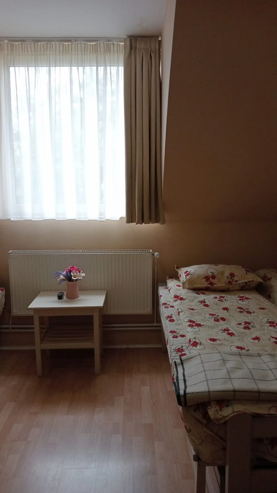 Karcfalva Szállás | Motel (K0123-5) A kép szerzői jogvédelem alatt állhat. Javasolt a kapcsolatfelvétel a jog tulajdonossal.