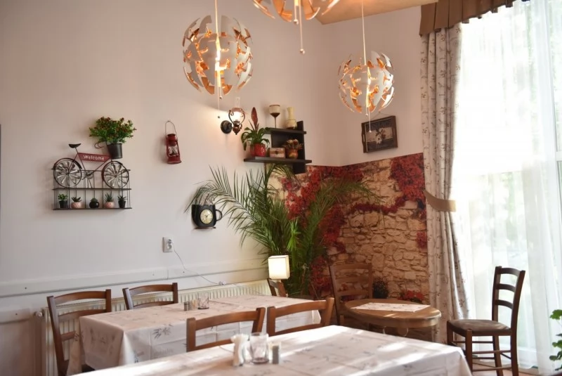 Cârța Cazare | Motel (K0123-13) Imaginea poate fi supusă drepturilor de autor. Se recomandă contactarea titularului drepturilor.