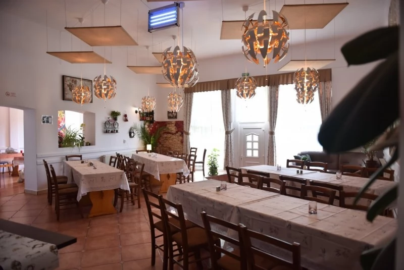 Cârța Cazare | Motel (K0123-19) Imaginea poate fi supusă drepturilor de autor. Se recomandă contactarea titularului drepturilor.