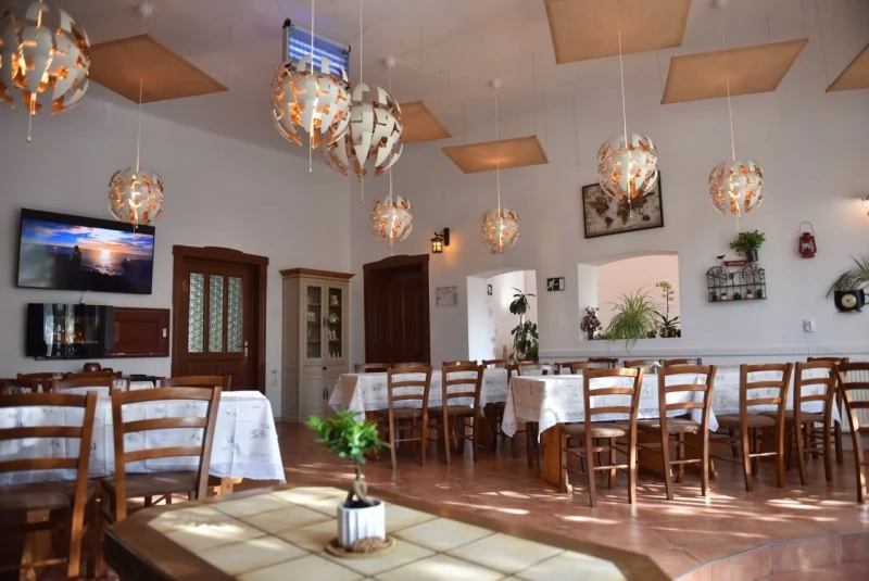 Cârța Cazare | Motel (K0123-28) Imaginea poate fi supusă drepturilor de autor. Se recomandă contactarea titularului drepturilor.