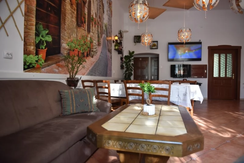 Cârța Cazare | Motel (K0123-33) Imaginea poate fi supusă drepturilor de autor. Se recomandă contactarea titularului drepturilor.