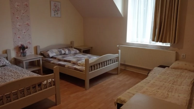 Cârța Cazare | Motel (K0123-52) Imaginea poate fi supusă drepturilor de autor. Se recomandă contactarea titularului drepturilor.