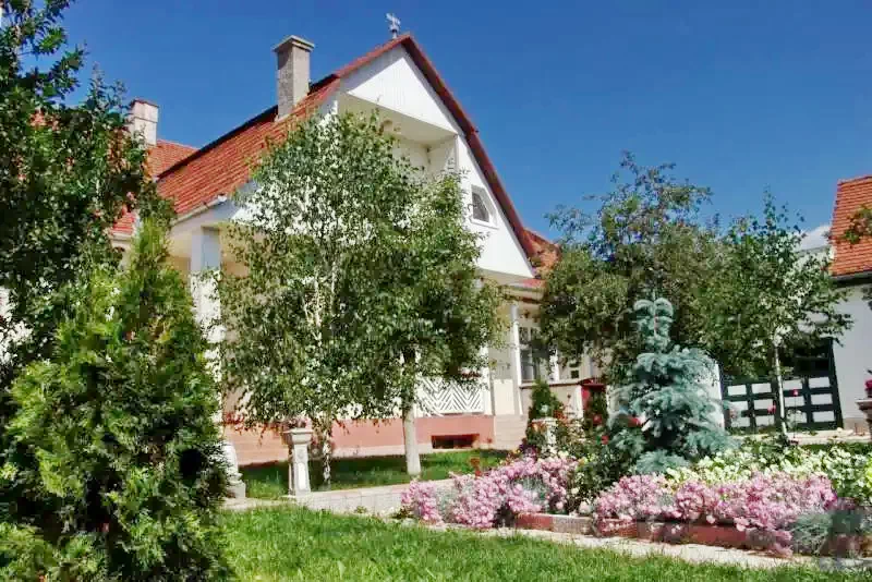 Karcfalva Szállás | Motel (K0123-63) A kép szerzői jogvédelem alatt állhat. Javasolt a kapcsolatfelvétel a jog tulajdonossal.