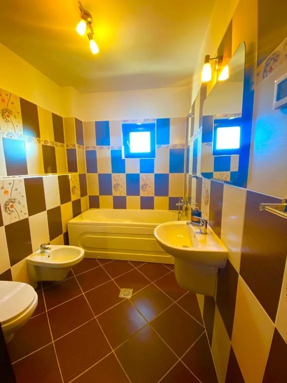 Moieciu de Sus Cazare | Motel (K1581-13) Imaginea poate fi supusă drepturilor de autor. Se recomandă contactarea titularului drepturilor.