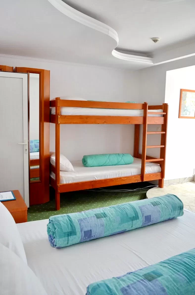 Stâna de Vale Cazare | Camping / Popas turistic (K0948-16) Imaginea poate fi supusă drepturilor de autor. Se recomandă contactarea titularului drepturilor.