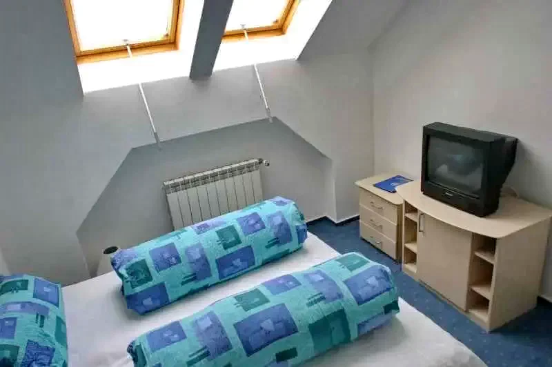 Stâna de Vale Cazare | Pensiune turistică (K0828-16) Imaginea poate fi supusă drepturilor de autor. Se recomandă contactarea titularului drepturilor.