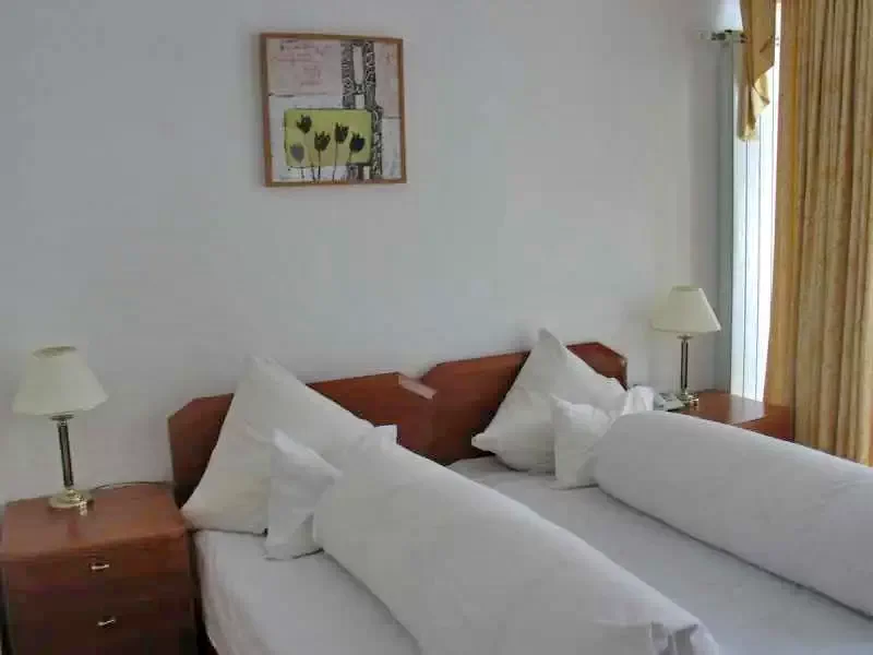 Stâna de Vale Cazare | Hotel*** (K0828-20) Imaginea poate fi supusă drepturilor de autor. Se recomandă contactarea titularului drepturilor. Stâna de Vale Cazare | Hotel*** (K0828-20) Imaginea poate fi supusă drepturilor de autor. Se recomandă contactarea titularului drepturilor.