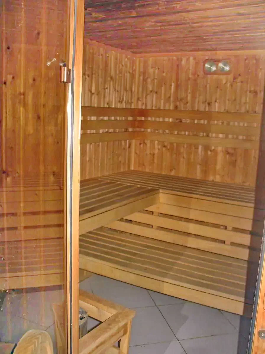 Stâna de Vale Cazare | Hotel*** (K0828-23) Imaginea poate fi supusă drepturilor de autor. Se recomandă contactarea titularului drepturilor. Stâna de Vale Cazare | Hotel*** (K0828-23) Imaginea poate fi supusă drepturilor de autor. Se recomandă contactarea titularului drepturilor.