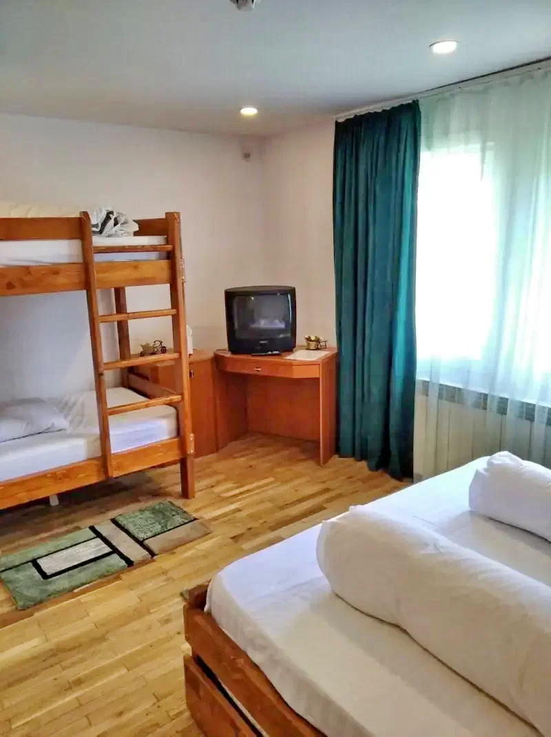 Stâna de Vale Cazare | Camping / Popas turistic (K0829-10) Imaginea poate fi supusă drepturilor de autor. Se recomandă contactarea titularului drepturilor.