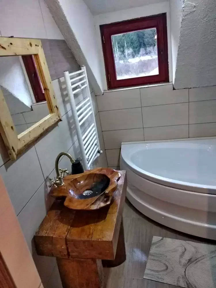 Comandău Cazare | Motel (K1377-21) Imaginea poate fi supusă drepturilor de autor. Se recomandă contactarea titularului drepturilor.