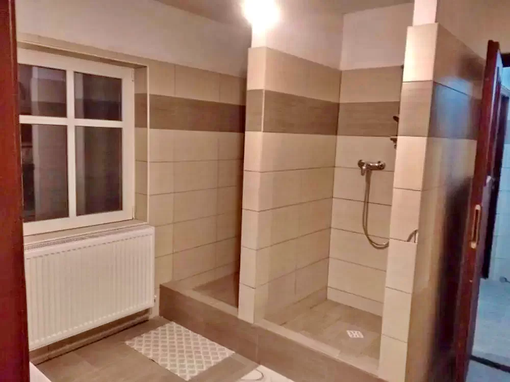 Comandău Cazare | Motel (K1377-25) Imaginea poate fi supusă drepturilor de autor. Se recomandă contactarea titularului drepturilor.