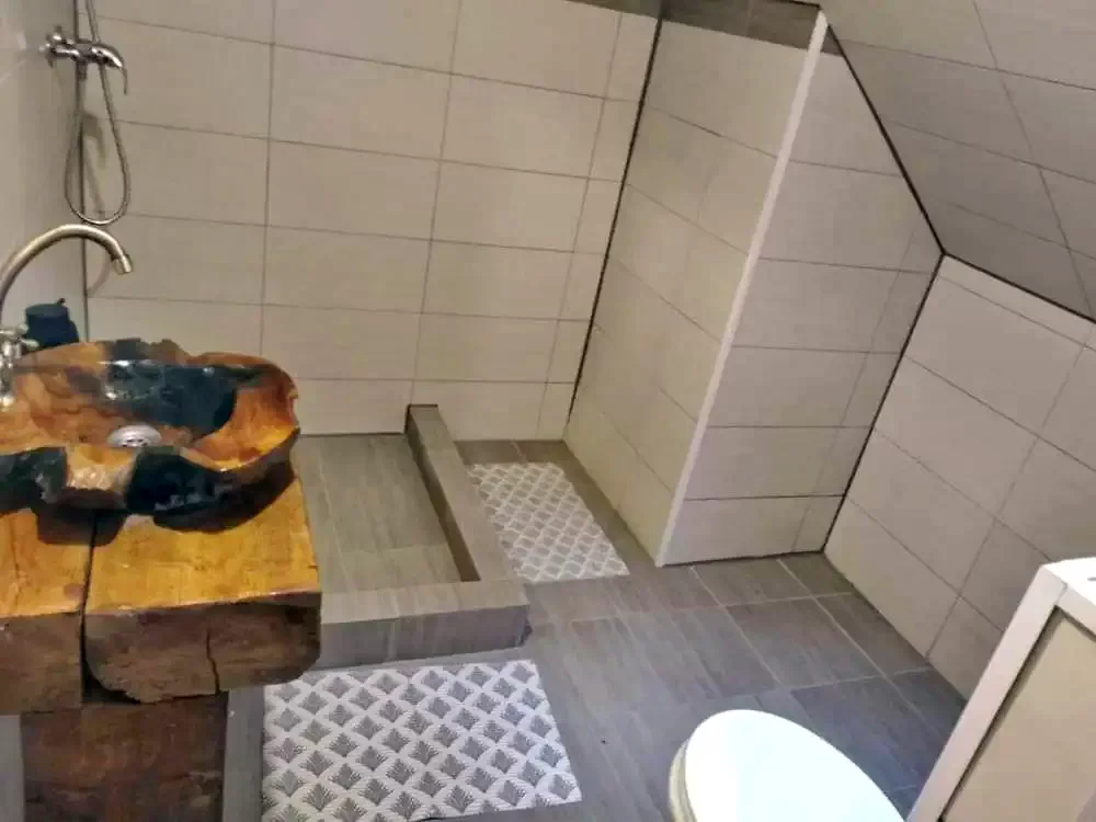 Komandó Szállás | Motel (K1377-27) A kép szerzői jogvédelem alatt állhat. Javasolt a kapcsolatfelvétel a jog tulajdonossal.