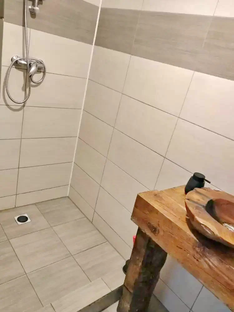 Comandău Cazare | Motel (K1377-31) Imaginea poate fi supusă drepturilor de autor. Se recomandă contactarea titularului drepturilor.