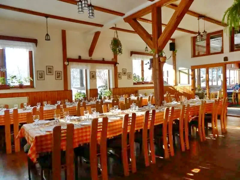 Sub Cetate Cazare | Motel (K1033-4) Imaginea poate fi supusă drepturilor de autor. Se recomandă contactarea titularului drepturilor.